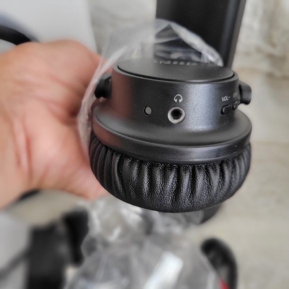 Wireless Sharper Image Headphones- Unused - Picture 2 of 5